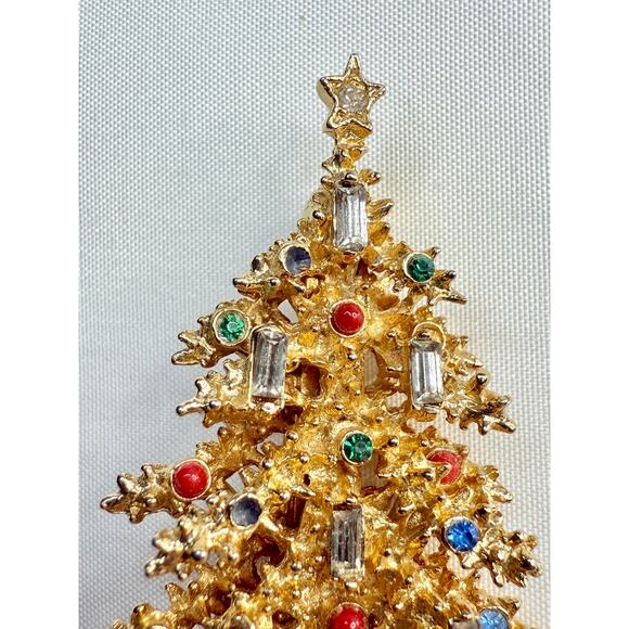 Vintage ART © Signed Textured Christmas Tree Brooch - Picture 3 of 8